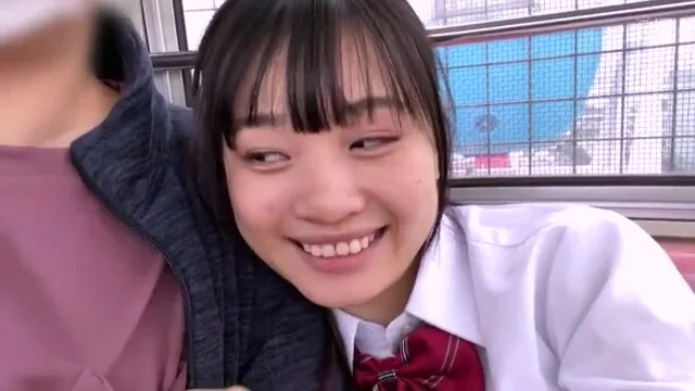 Preview supplied for 清楚な童顔美女がキュートな笑顔たっぷりのラブラブデート、車内でフェラ
