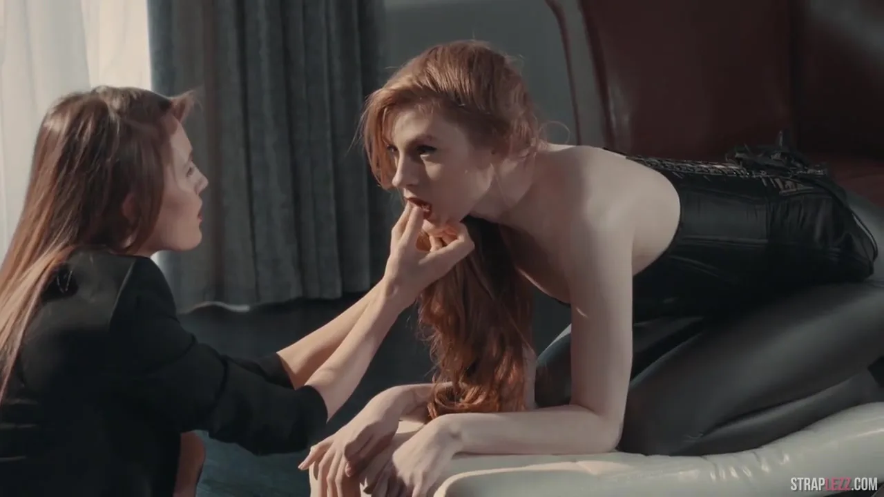 Preview supplied for Two Hott Redhead Lesbians Strapon Fuck - Rossy Bush American