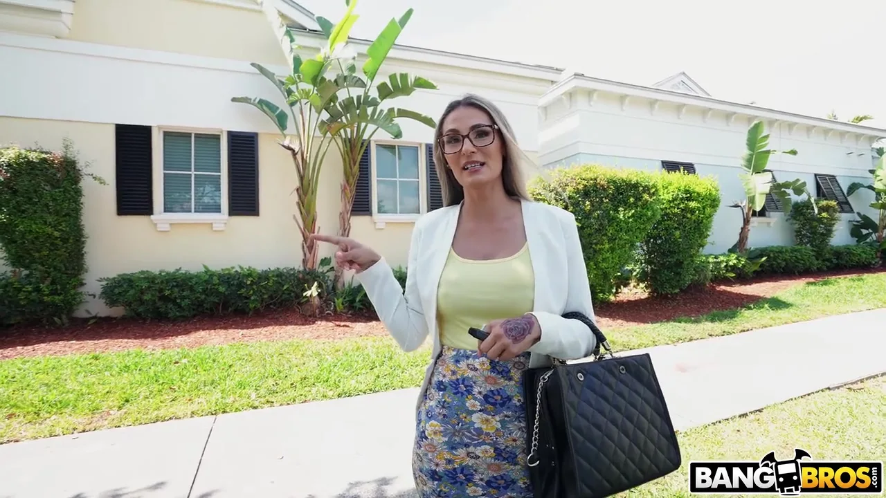 Preview supplied for Synnful Hot Milf With Bbc On The Go - Mandy Rhea