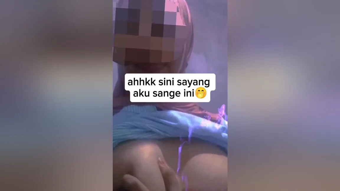 Preview supplied for Aunty Is Horny Again