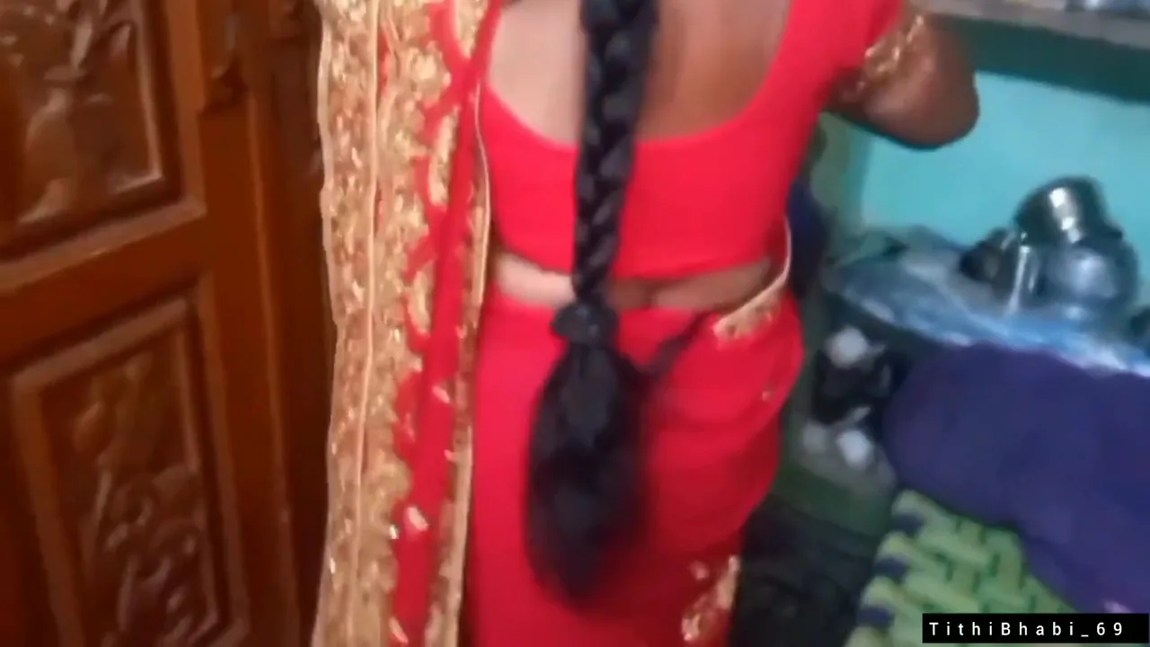 Preview supplied for Desi Bhabi Changing Her Red Shari