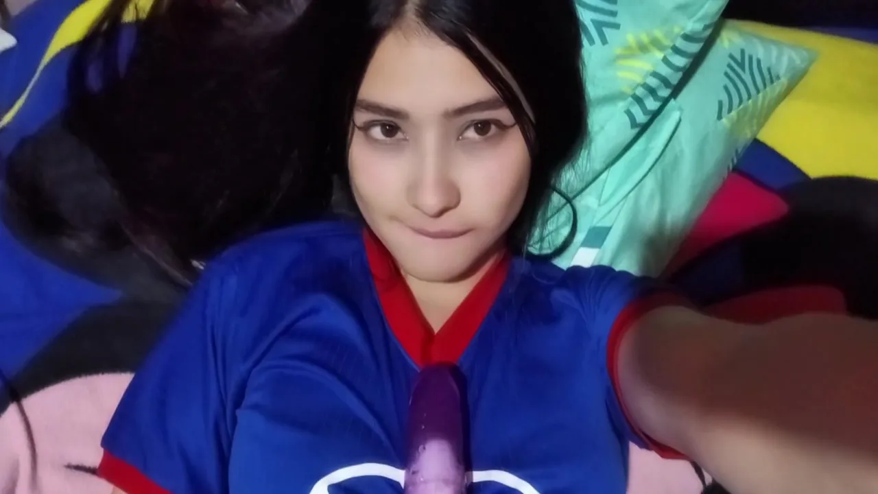 Preview supplied for 21-year-old College Girl Masturbates In The Room
