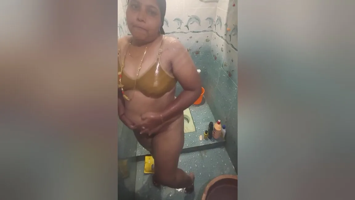 Preview supplied for Desi Woman Showering