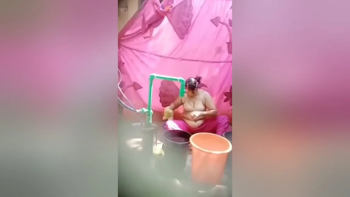 Preview supplied for Desi Bhabhi Take Bathing Time