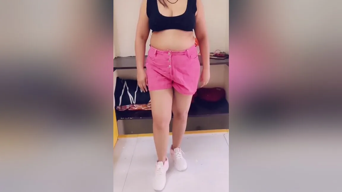 Preview supplied for Model At Camera Shooting - New Delhi