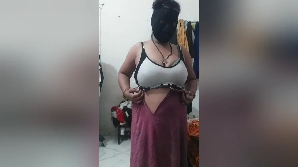 Preview supplied for Mallu Aunty Dress Changing Video