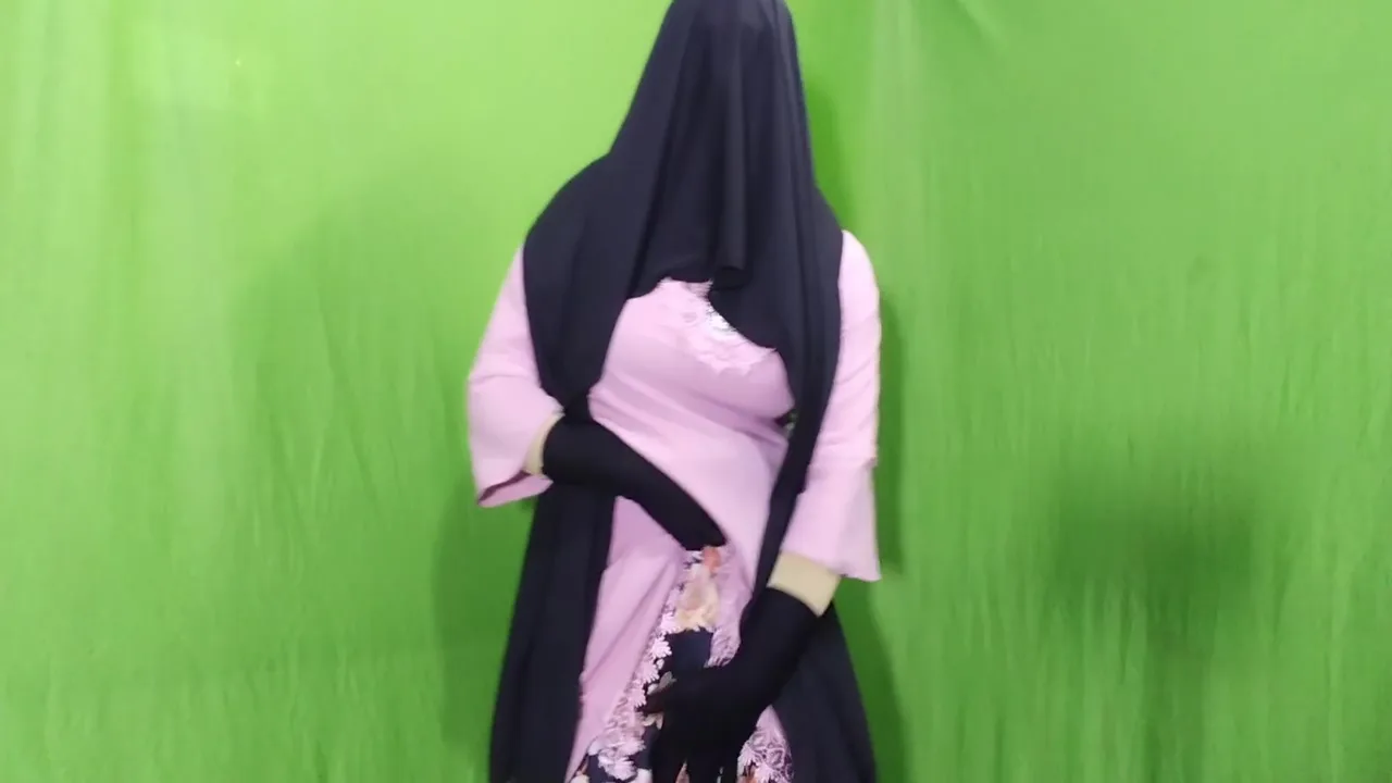 Preview supplied for Indian Beautiful Muslim Housewife