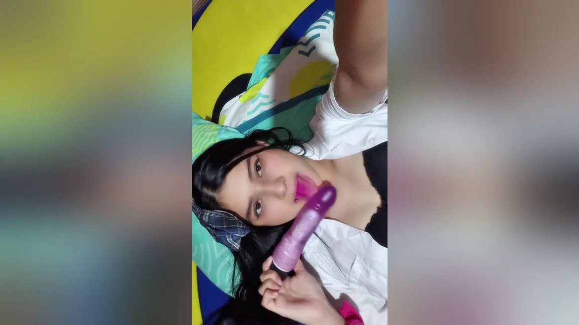 Preview supplied for Big Tits Indian Girl Showing Her Tits
