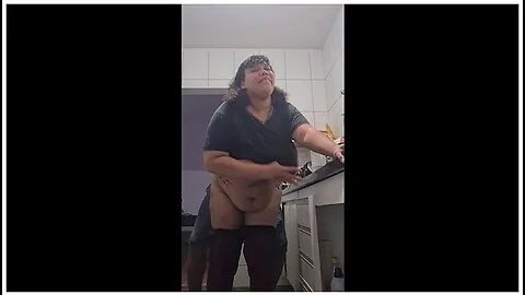 Preview supplied for Thick Stepmom In The Kitchen