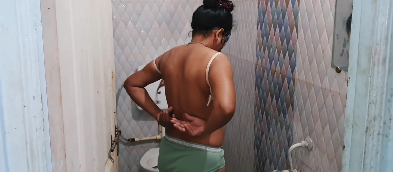 Preview supplied for Stepbrother-in-law Fucked Stepsister-in-law While She Was Taking Bath