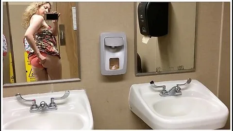 Preview supplied for Watch My Sexy Ass & Pussy Peeing