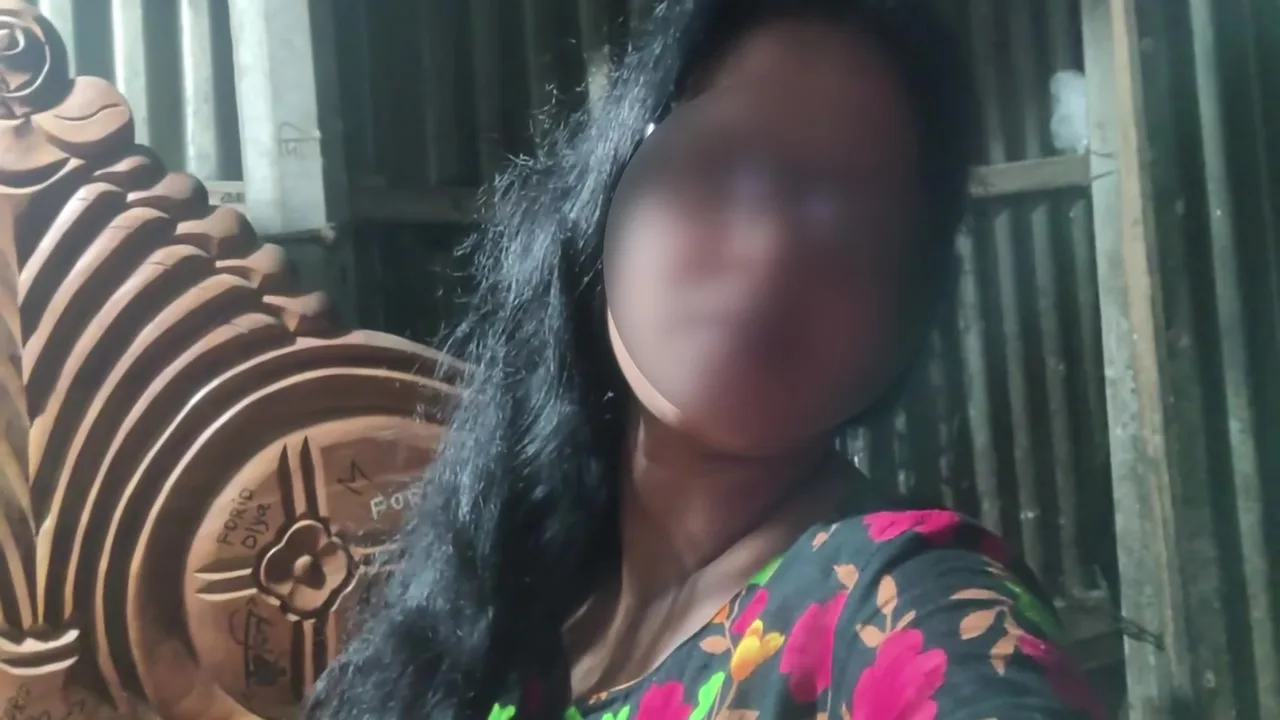 Preview supplied for Bangladeshi Woman Masturbates Herself 19