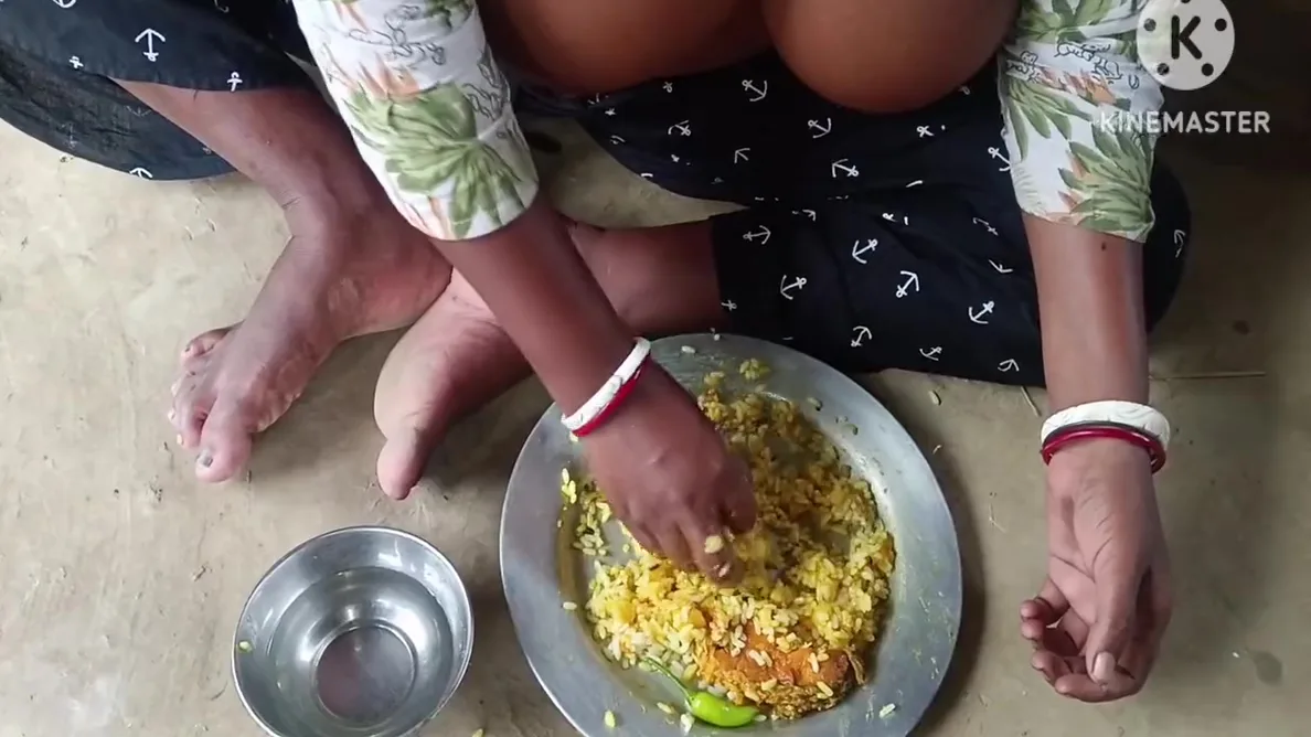 Preview supplied for Desi Bhabhi Ne Machhi Chawal Khaya