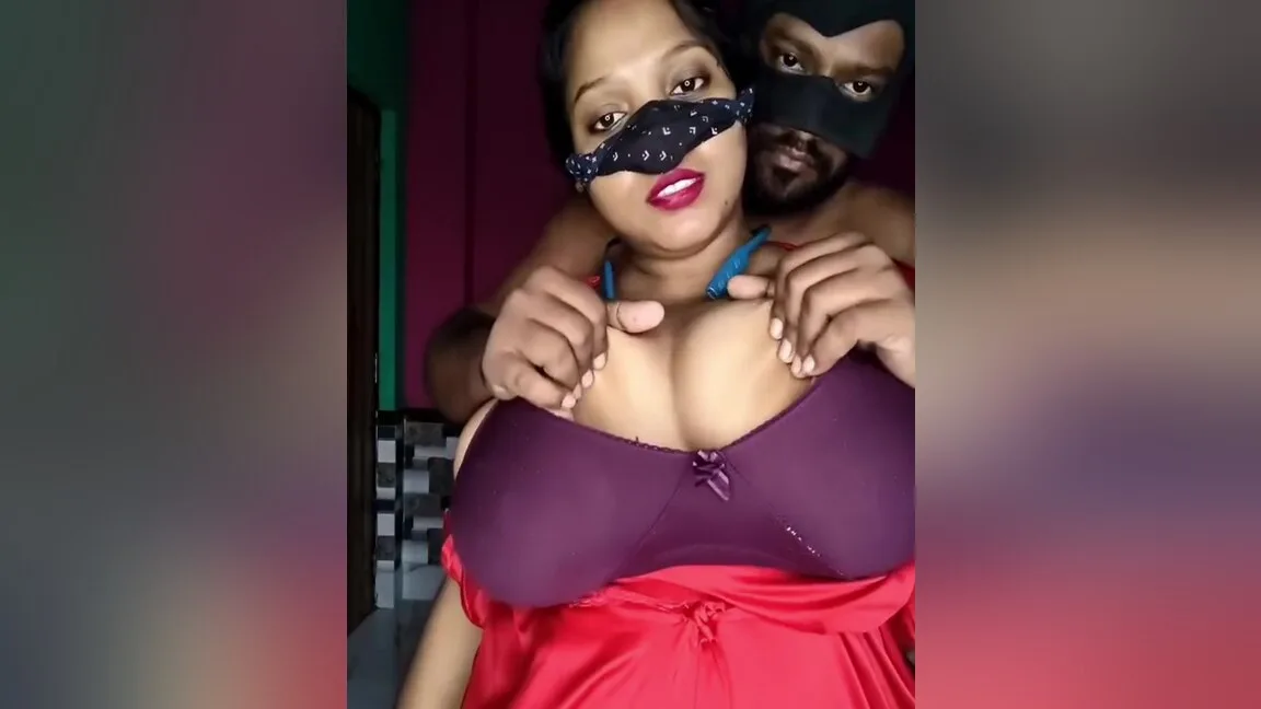 Preview supplied for Very Huge Boobs Show On Camera