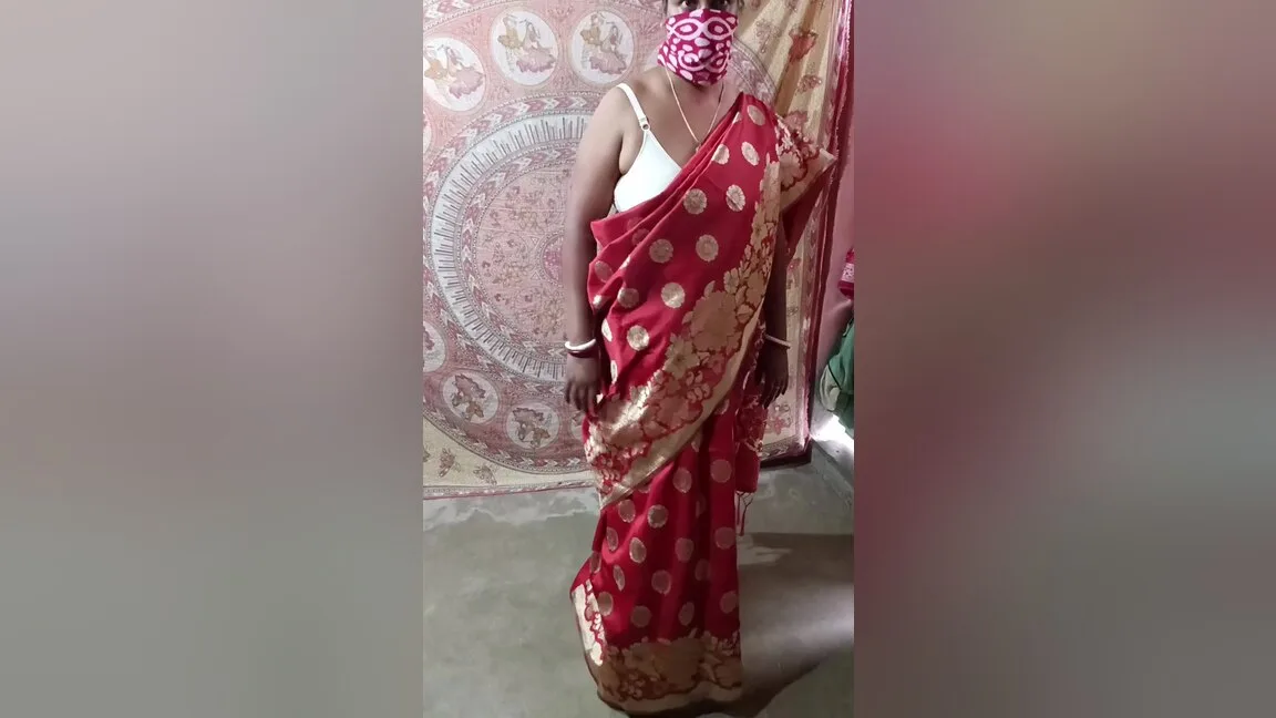 Preview supplied for Saree Dropping Solo - Sfw