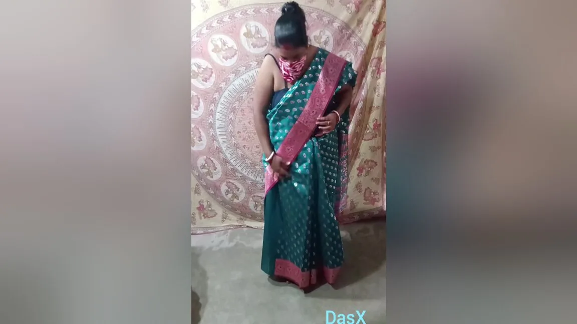Preview supplied for Green Saree Dropping Solo Sfw