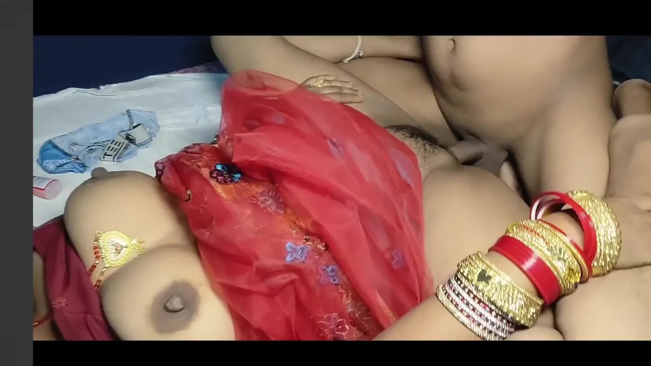 Preview supplied for Desi Bhabhi Ko Red Sharee Me Chuda Desi Indian