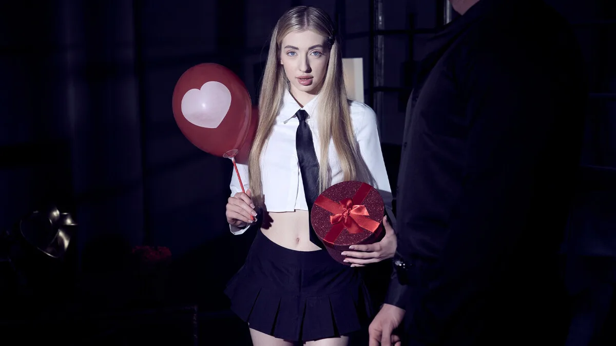 Preview supplied for Sweet Lina VR Porn: Love On A Leash - DarkRoomVR