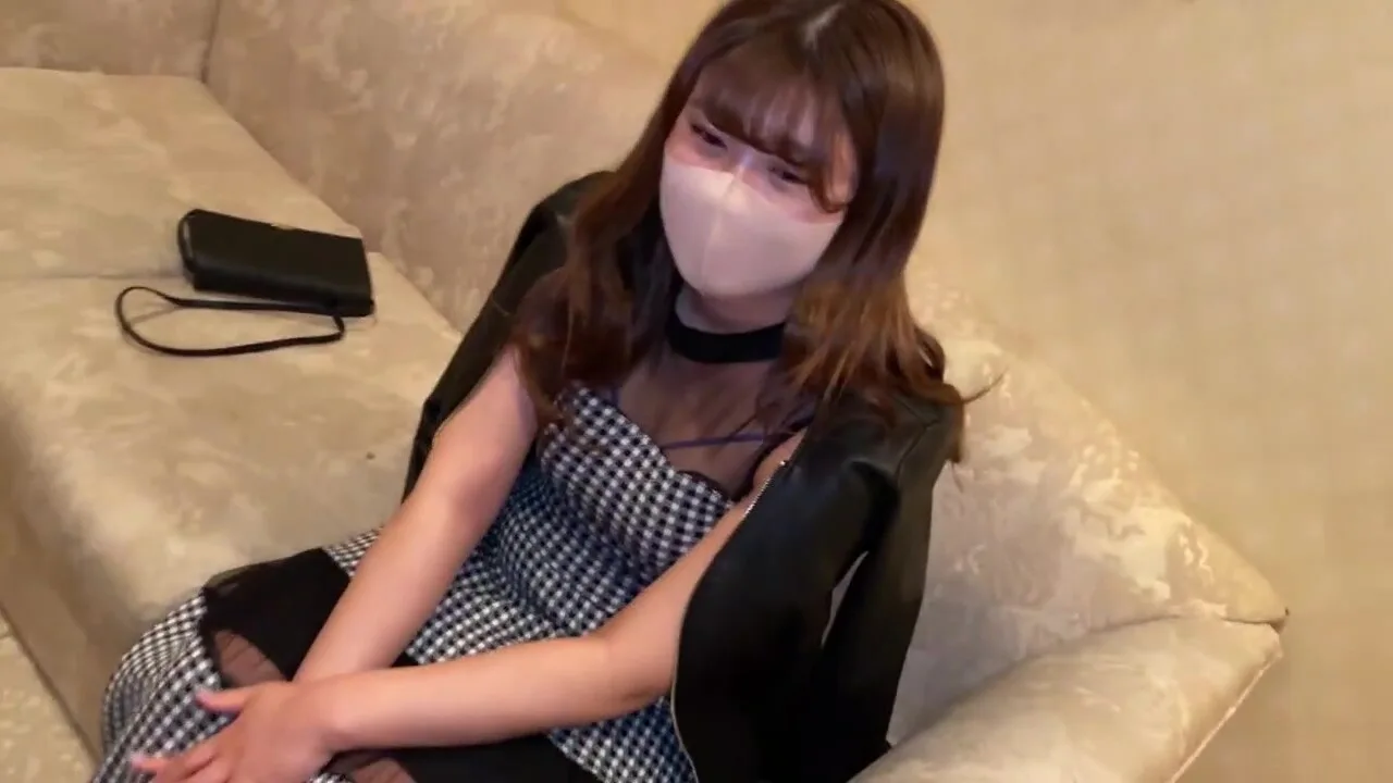 Preview supplied for 383reiw-079　バイト帰りの制服美少女ビッチをナンパ