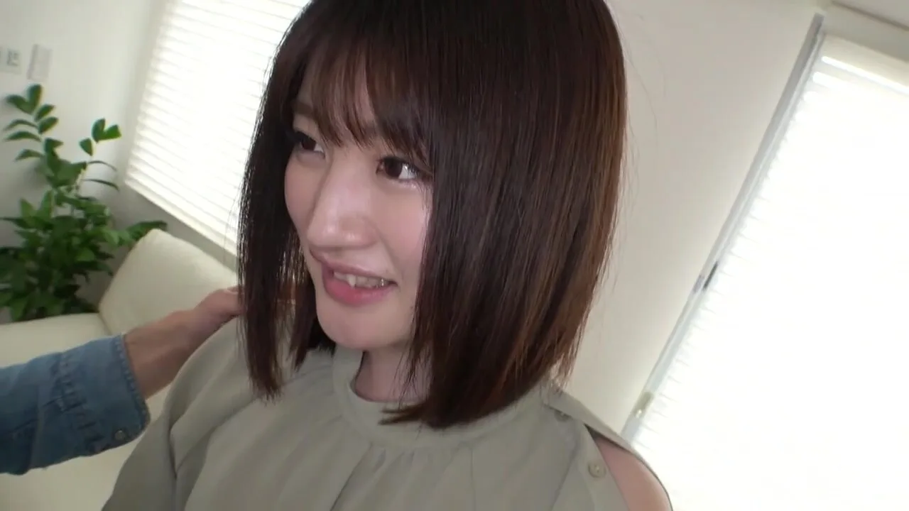 Preview supplied for siro-4504　ニスカートから伸びた脚もきめ細かい柔肌