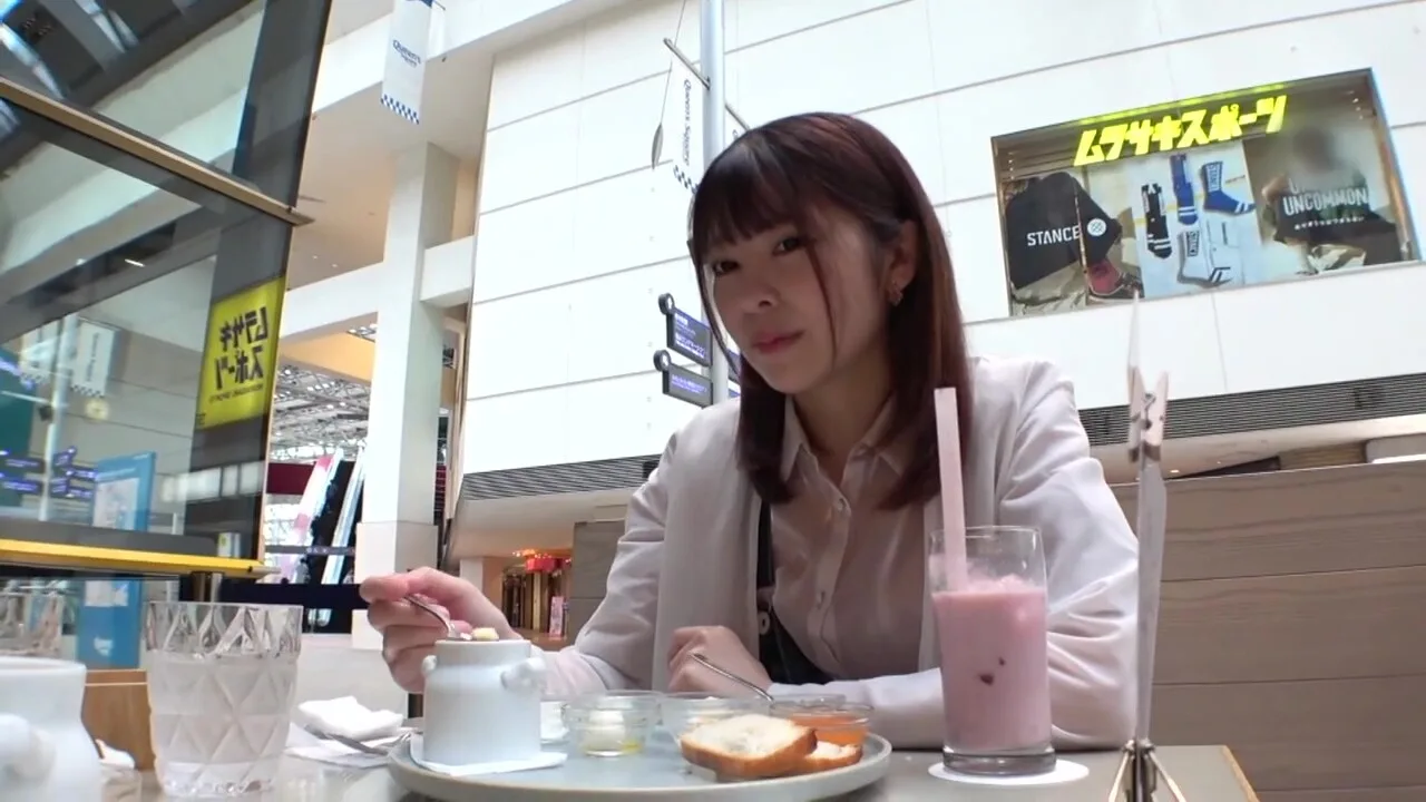Preview supplied for 300mium-719　アイドル級ルックスの馬肉屋アルバイト