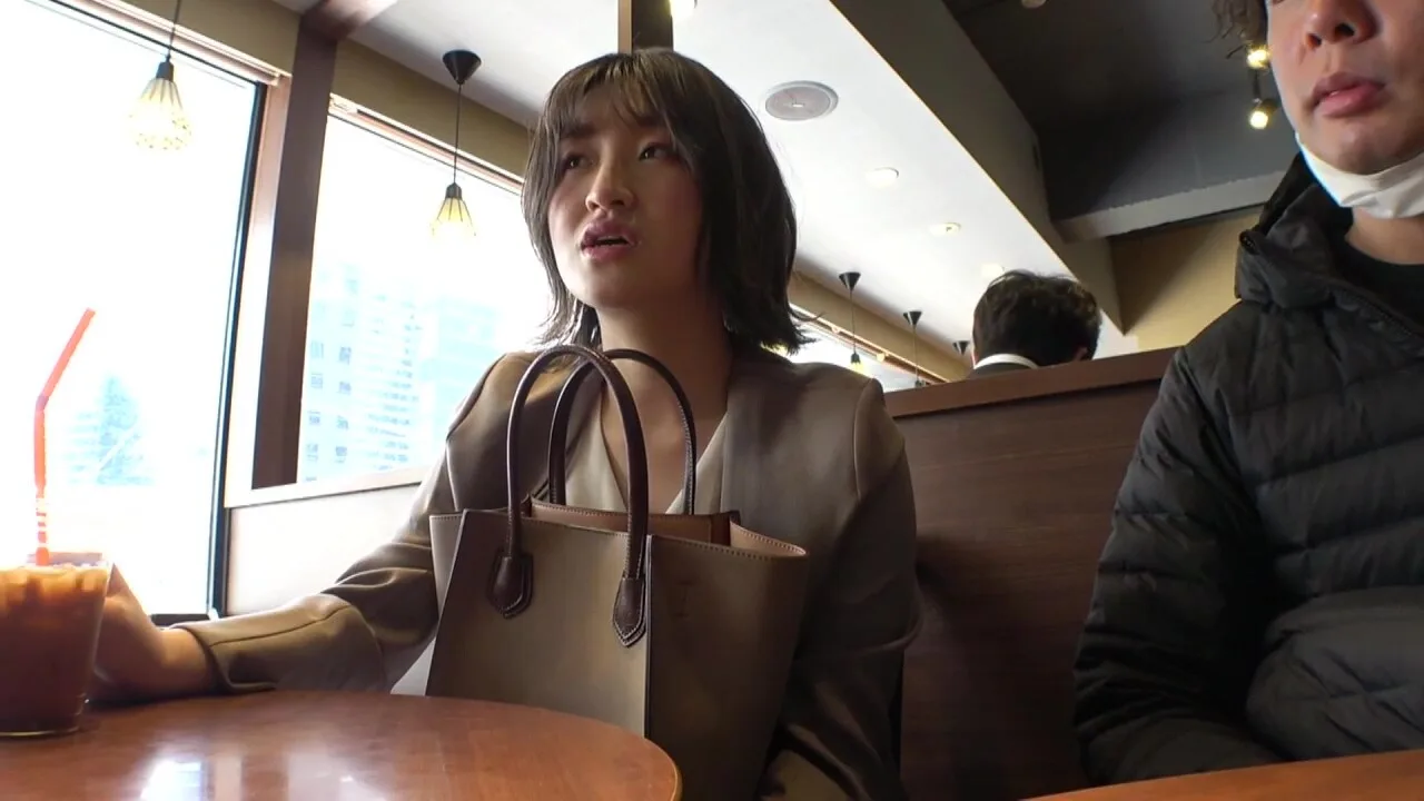 Preview supplied for 200gana-2493　関西から上京してきた彼女、こっちには友達がおらず寂しさ