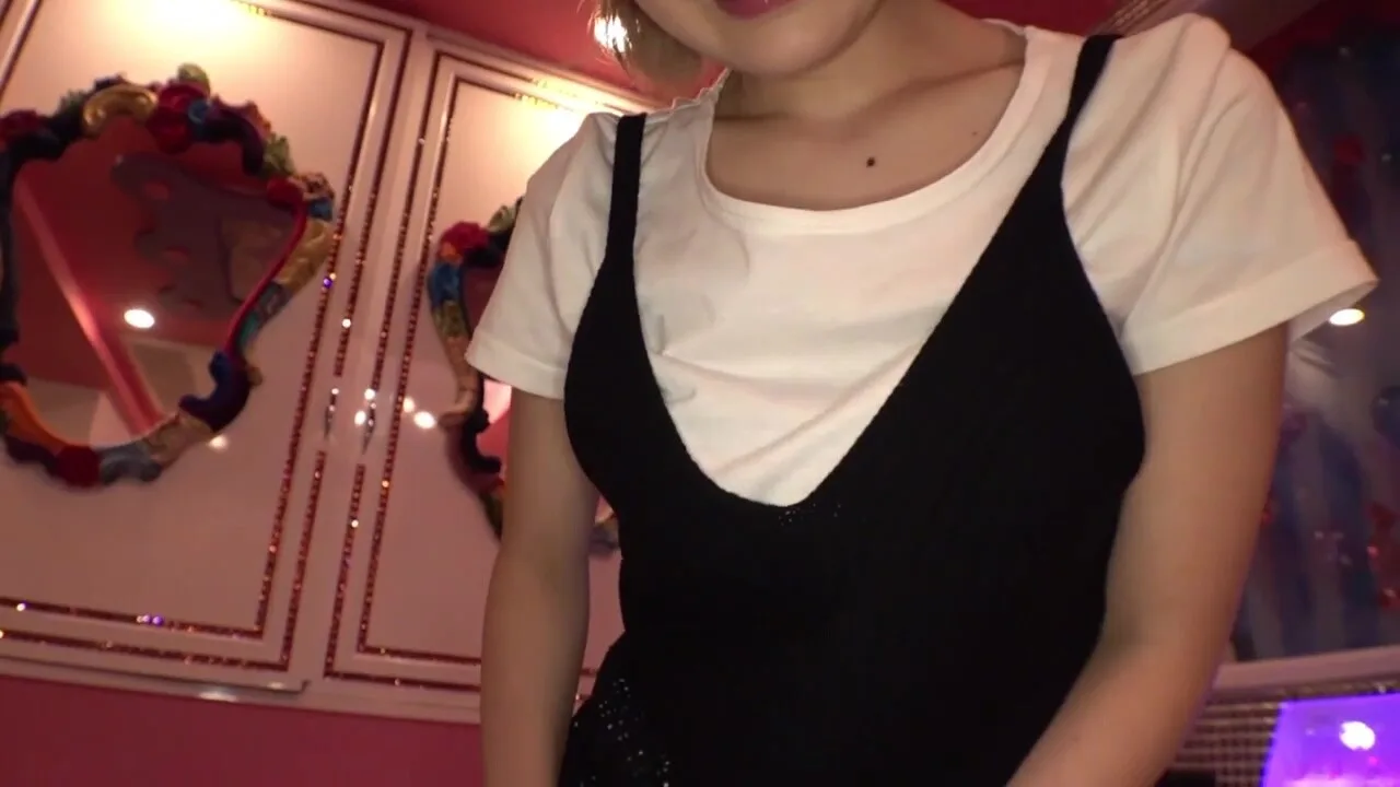 Preview supplied for 383reiw-042　小動物系の美少女の癖に中身は肉食ビッチ