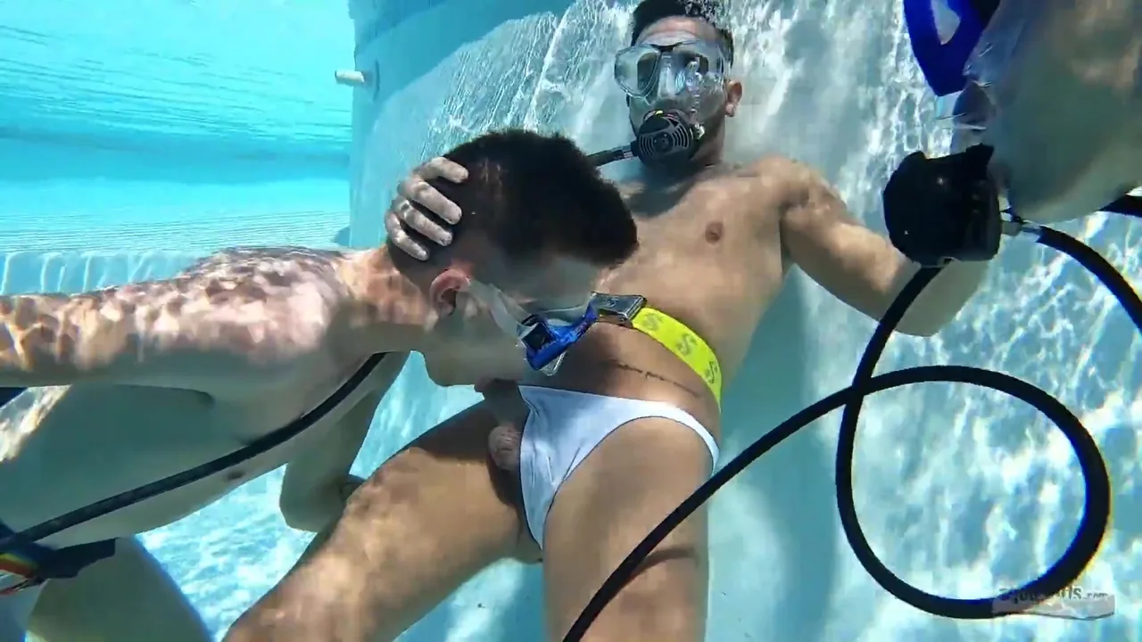 Preview supplied for Underwater Threesome