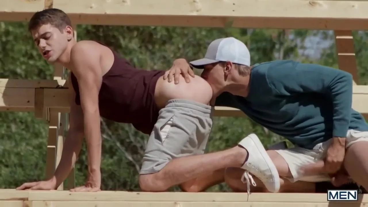 Preview supplied for Men - 2 Twinks Fuck On A Stage